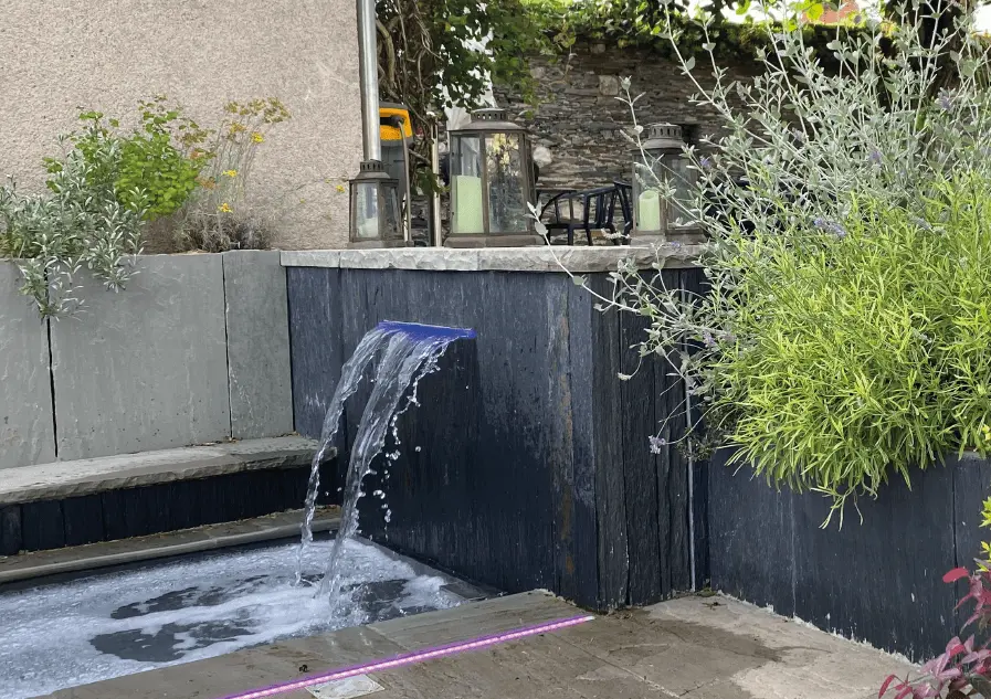 Installation_fontaine_bassin_cascade_pour_professionnels_a_Angers_3-min-98251948